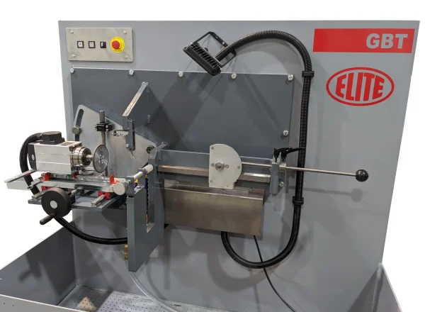 Einfaches und benutzerfreundliches Bedienfeld der manuellen Schleifmaschine ELITE GBT 750 zur Reparatur von Hartmetall-Kreissägeblättern